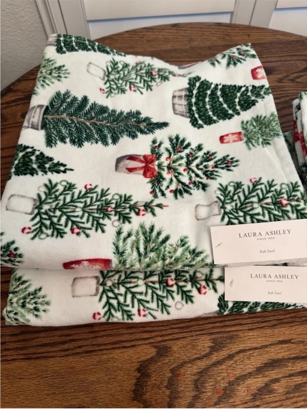 Laura Ashley Christmas Towel Set - 2 Bath Towels & 2 Hand Towels 100% Cotton
